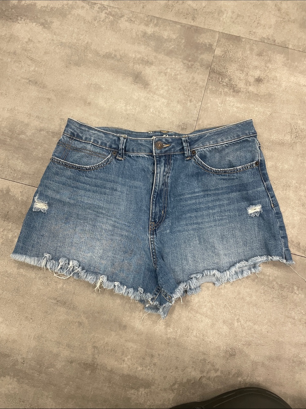 Size 13 distressed jean short by rewash